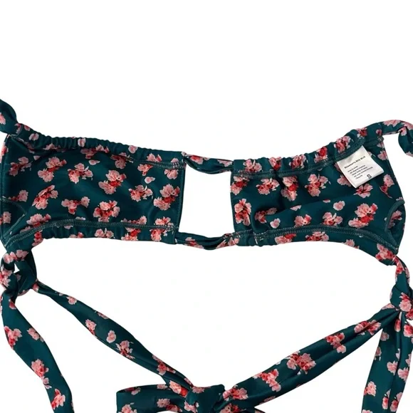 Strawberry Milk Mob Gecko Top And Bottom 2-Piece Floral Bikini — XS And S - Picture 6 of 16